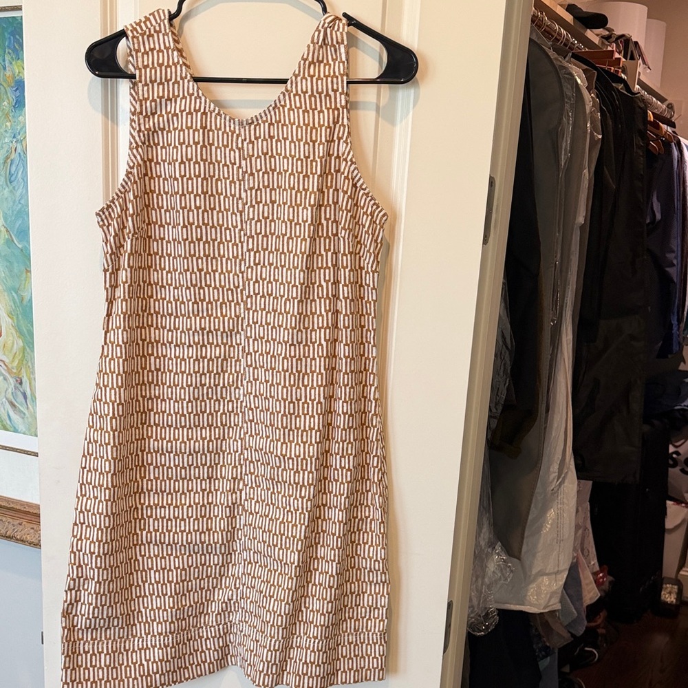 Tommy Bahama Beige and White Geometric Sleeveless Shift Dress